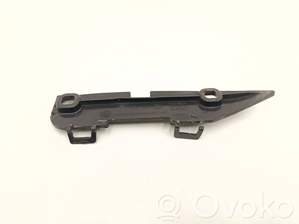 BMW 2 F46 Front bumper mounting bracket 