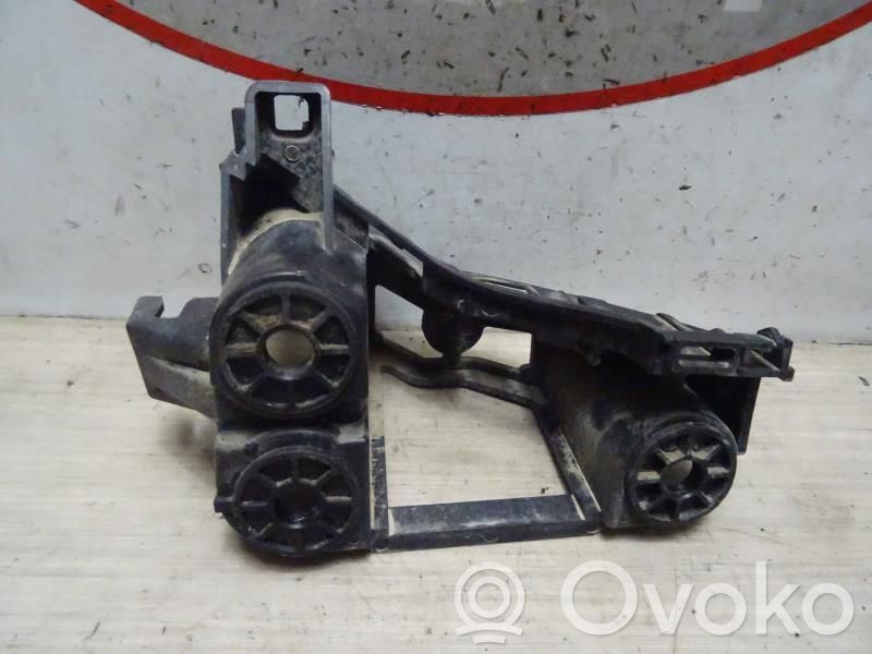 Rear bumper mounting bracket