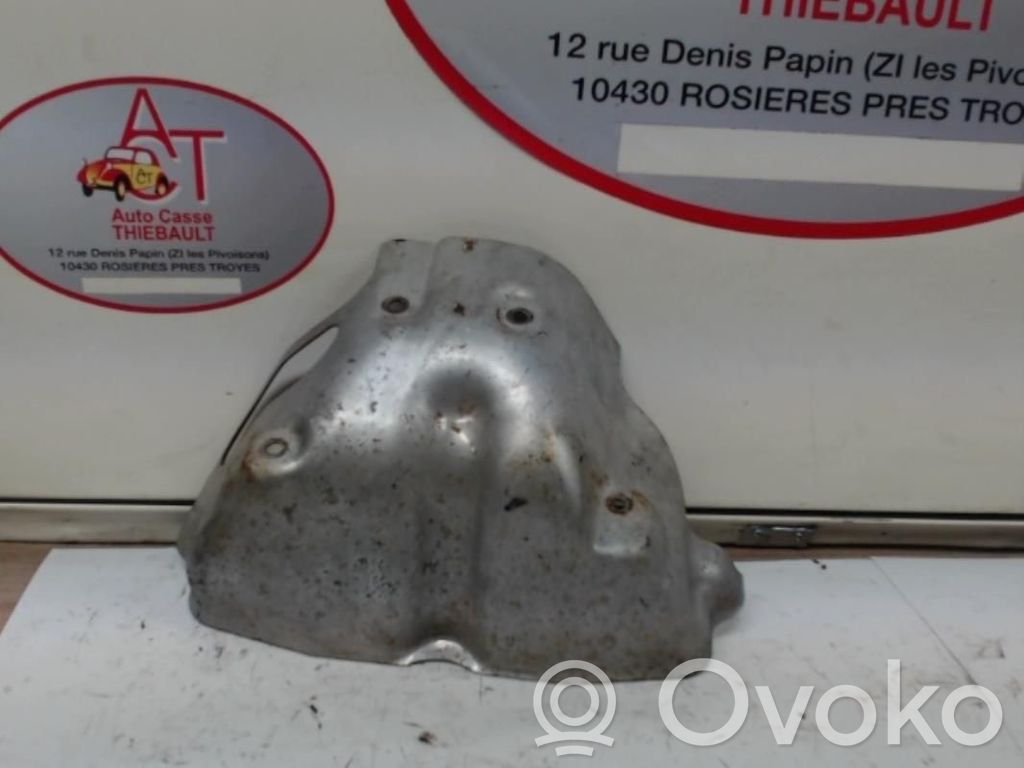 Nissan Micra C+C Paracalore nel vano motore 