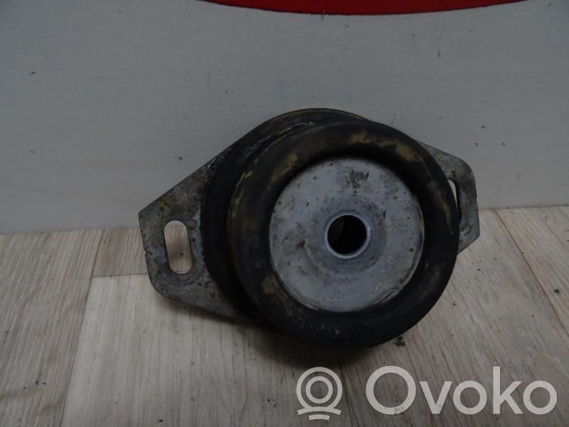 Engine mount bracket