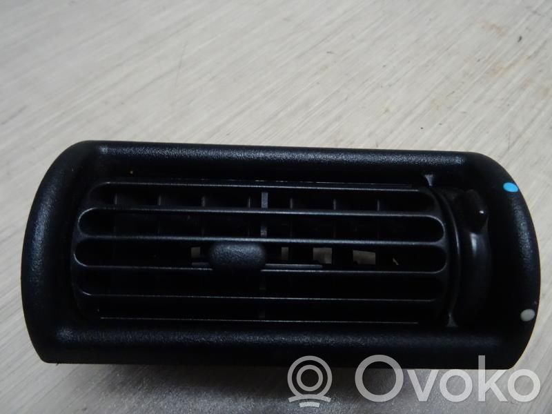 Grille d'aération centrale
