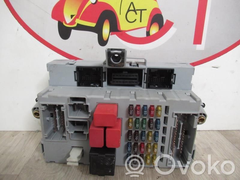 Fiat Idea Skrzynka bezpieczników / Komplet 