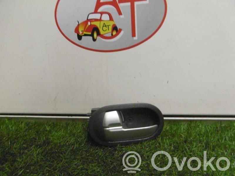 Mitsubishi Colt Manecilla interna puerta delantera