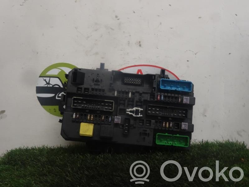 Opel Astra G Skrzynka bezpieczników / Komplet 