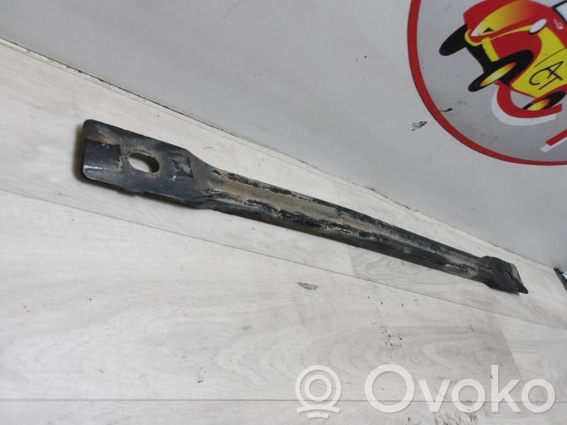 Fuel tank mounting bracket