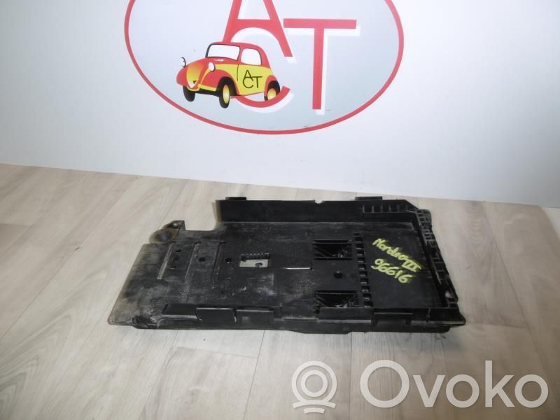 Ford Mondeo MK IV Podstawa / Obudowa akumulatora 
