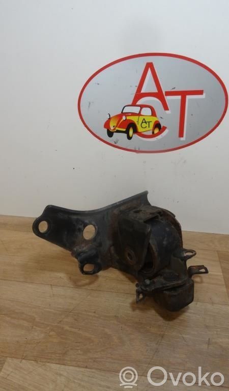 Engine mount bracket