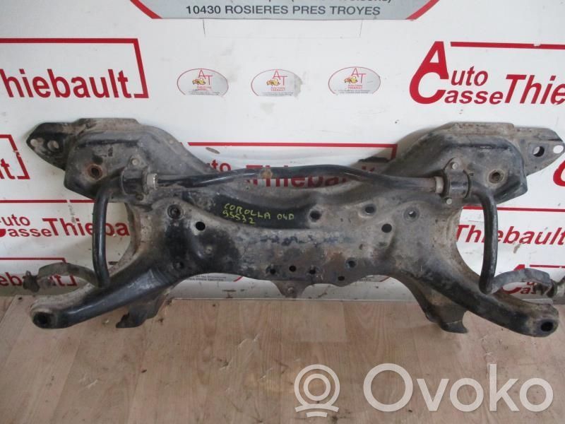 Toyota Corolla E120 E130 Priekinis traversas 