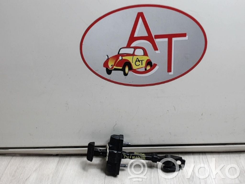 Renault Twingo III Traba/gancho de cierre de puerta delantera 