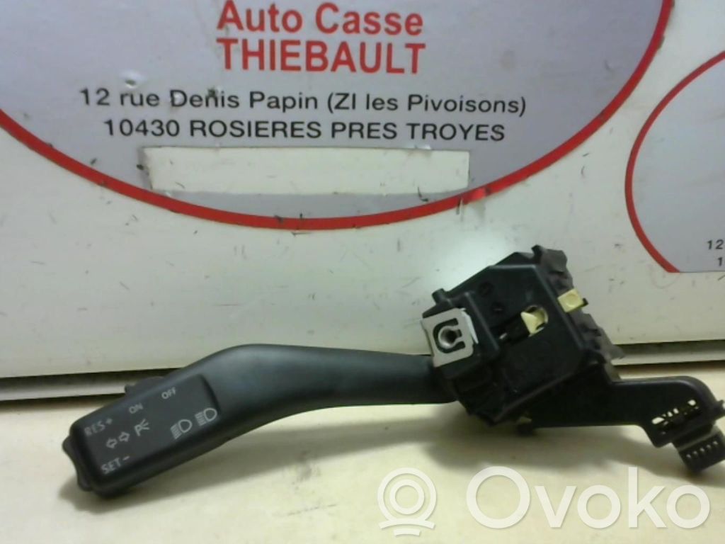 Volkswagen Golf V Pulsanti/interruttori sul volante
