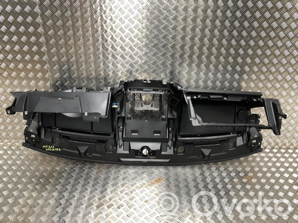 Mercedes-Benz Sprinter W906 Kojelauta 