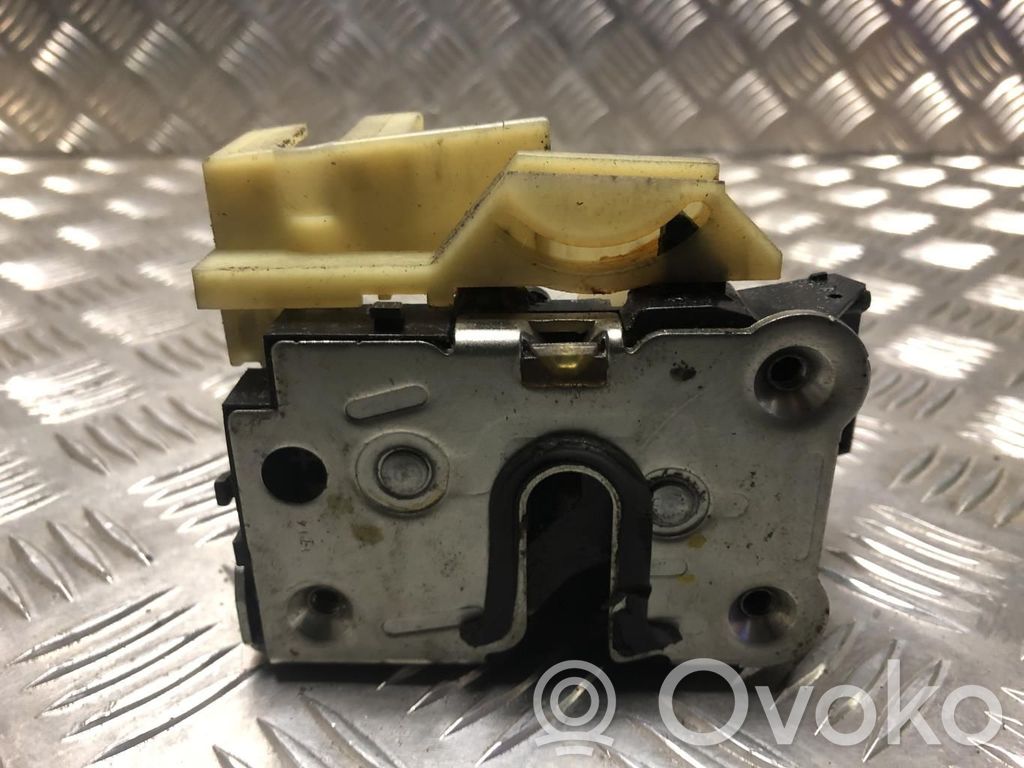 Dacia Duster Front door lock 