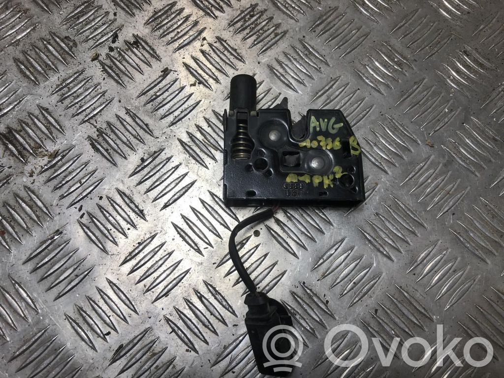 Audi A1 Dzinēja pārsega slēdzene 