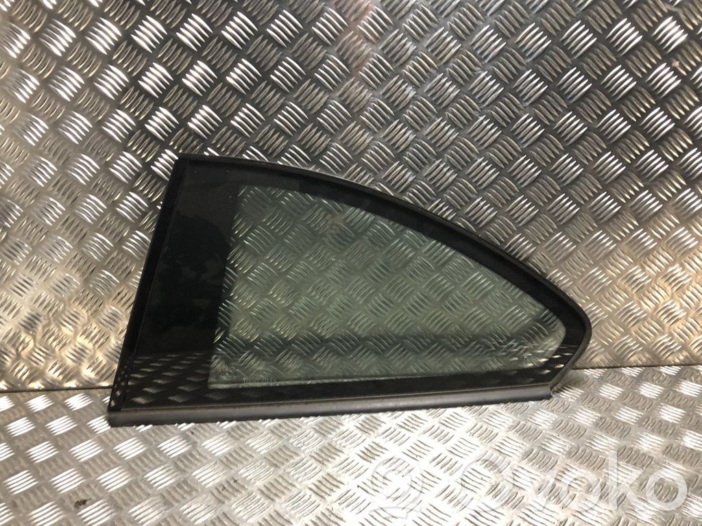 BMW 1 E82 E88 Rear side window 