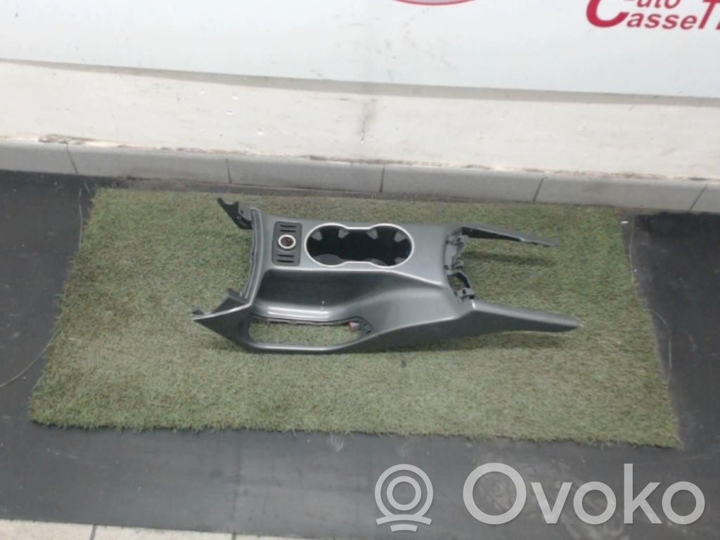 Ford Grand C-MAX Centrālā konsole 