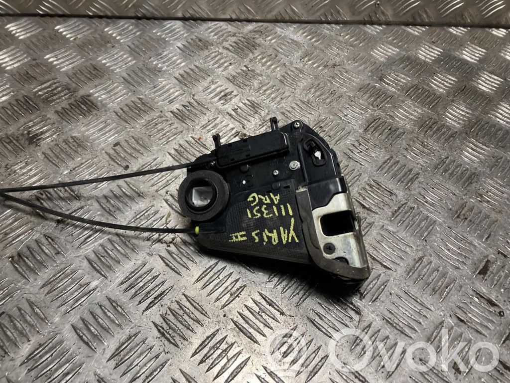 Toyota Yaris Zamek drzwi tylnych 