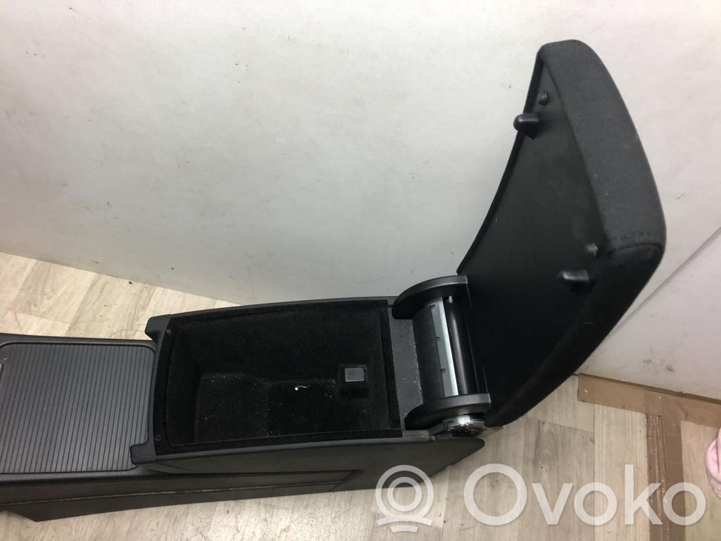 Volkswagen PASSAT B7 Consola central 