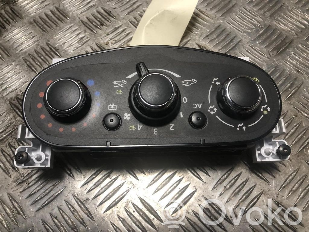 Dacia Duster Climate control unit 