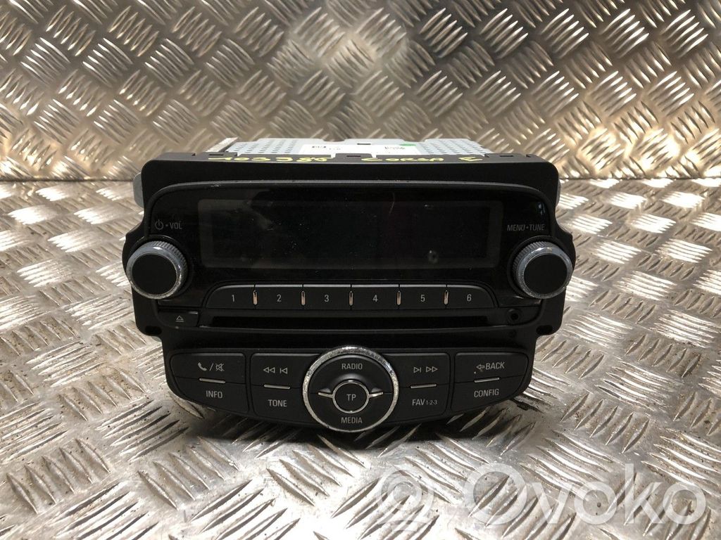 Opel Corsa E Radio/CD/DVD/GPS head unit 