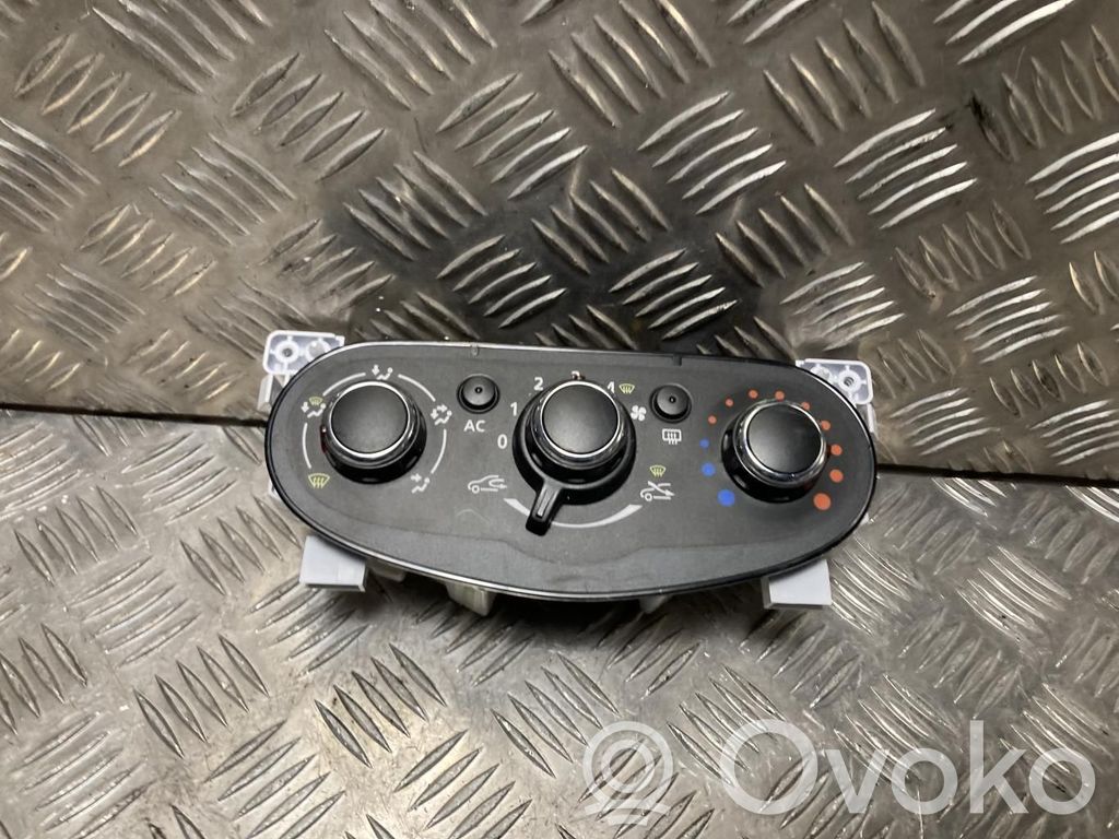 Dacia Duster Climate control unit 