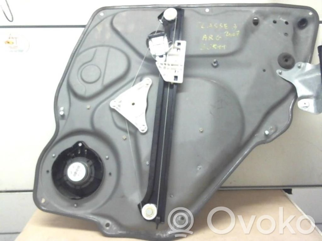 Mercedes-Benz A W169 Regulador manual de la ventanilla trasera