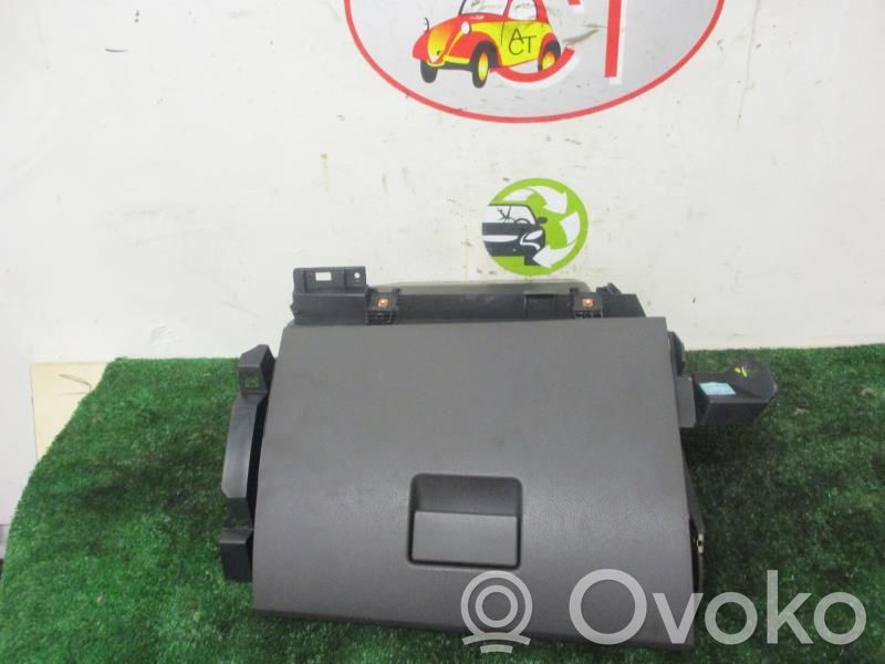 Ford C-MAX I Glove box 
