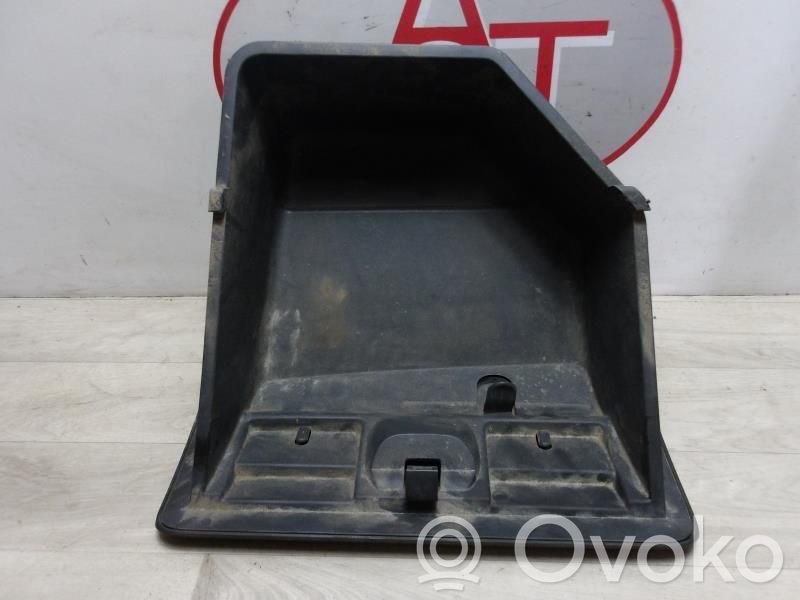 Glove box