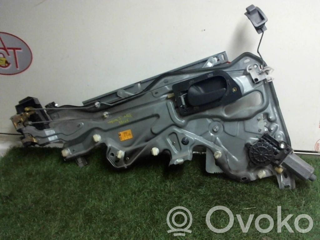 Renault Laguna I Meccanismo di sollevamento del finestrino posteriore senza motorino 
