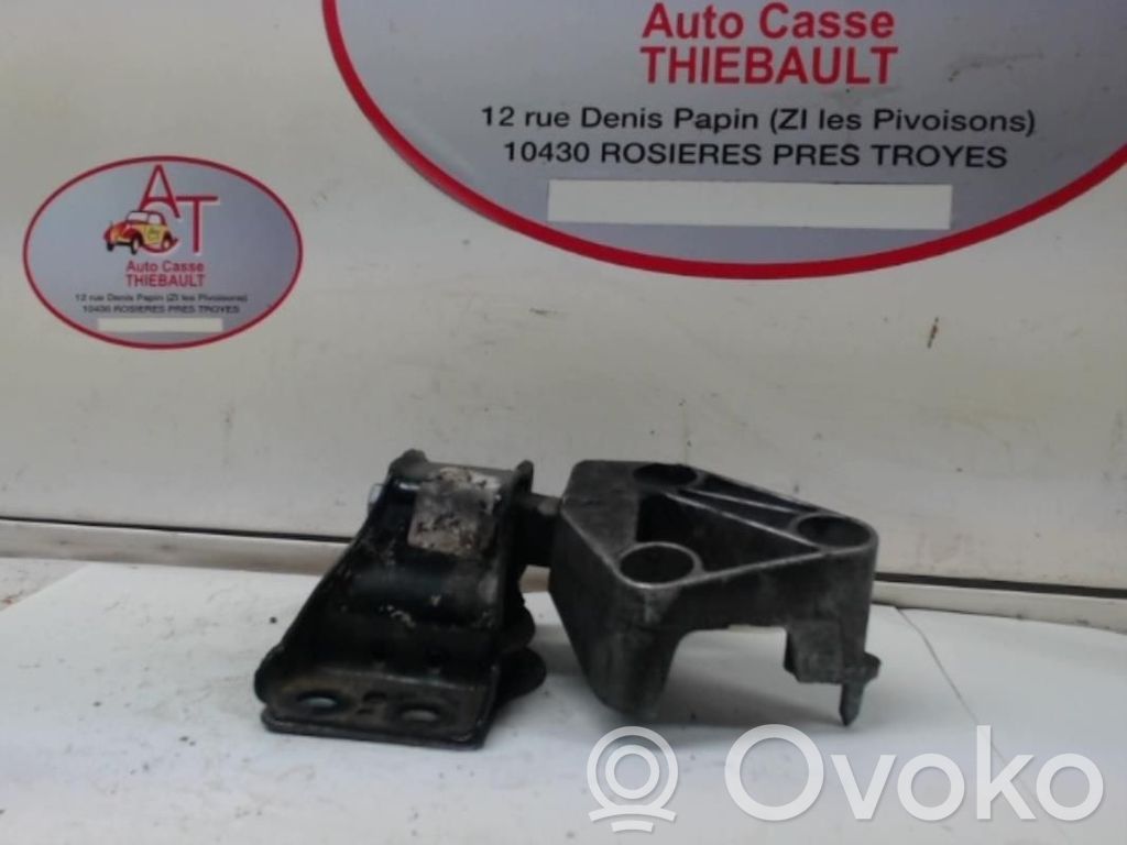 Engine mount bracket   112102294R,112102294R