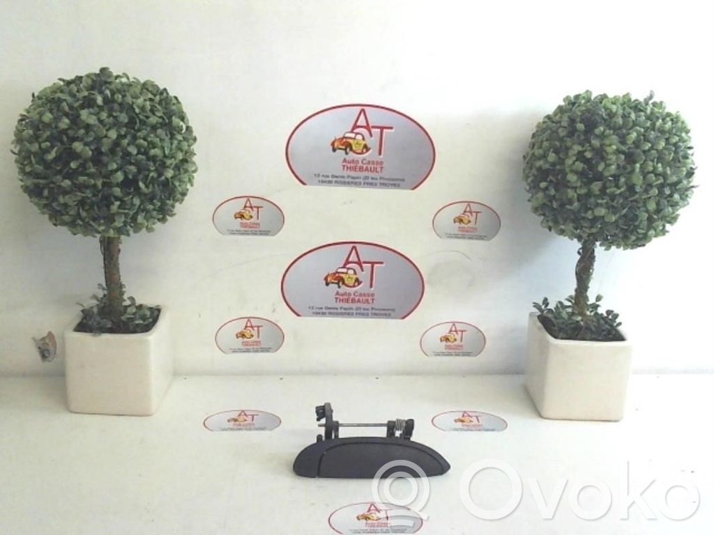 Manecilla externa puerta delantera   7701471884,7701471884