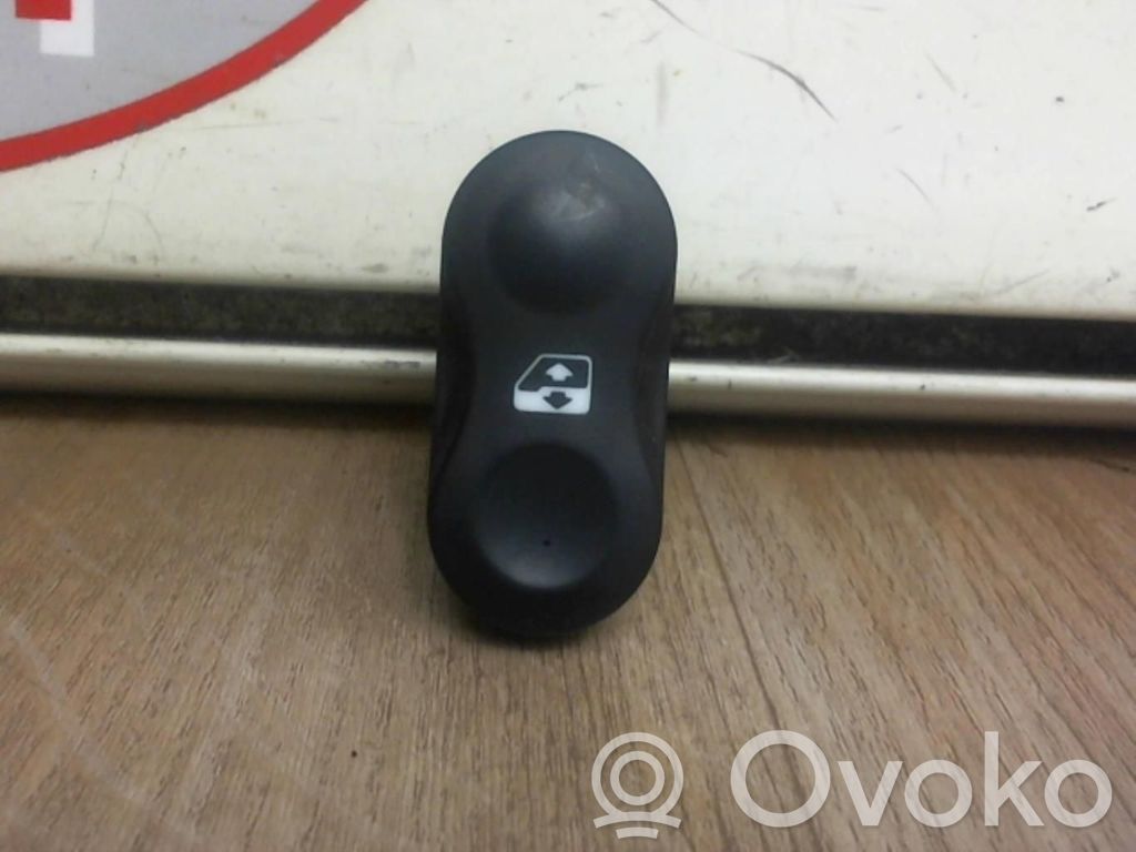 Dacia Duster Electric window control switch 