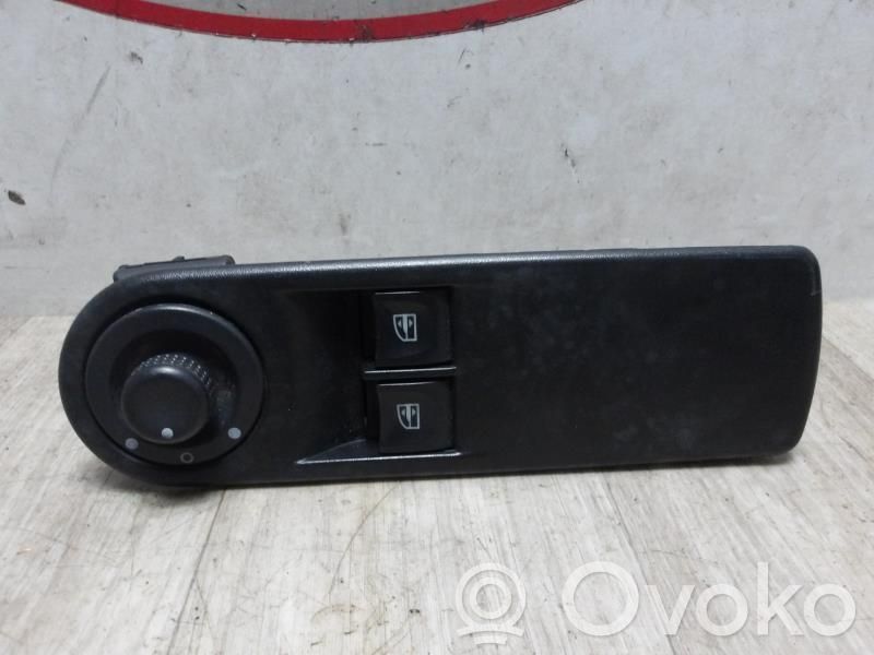 Renault Clio IV Electric window control switch 