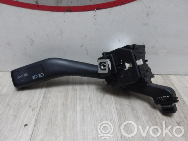 Volkswagen Golf V Butoane/comutatoare pe volan 