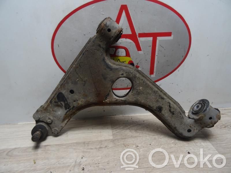 Opel Zafira A Рычаг 