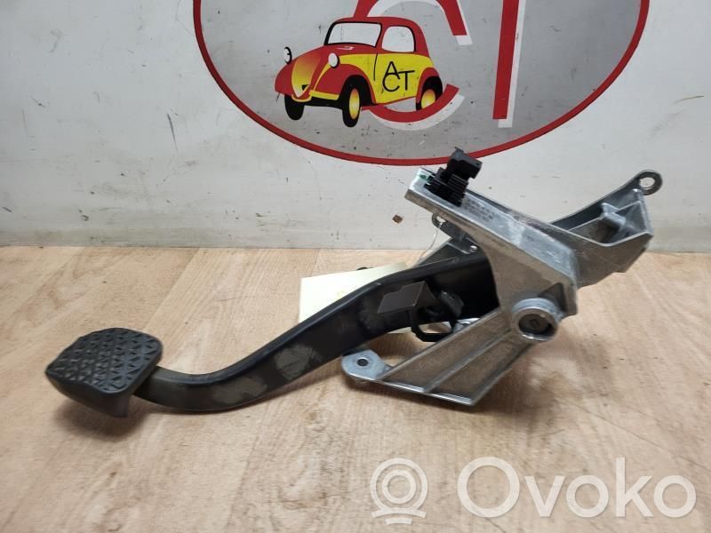 BMW 1 E81 E87 Bremžu pedālis 