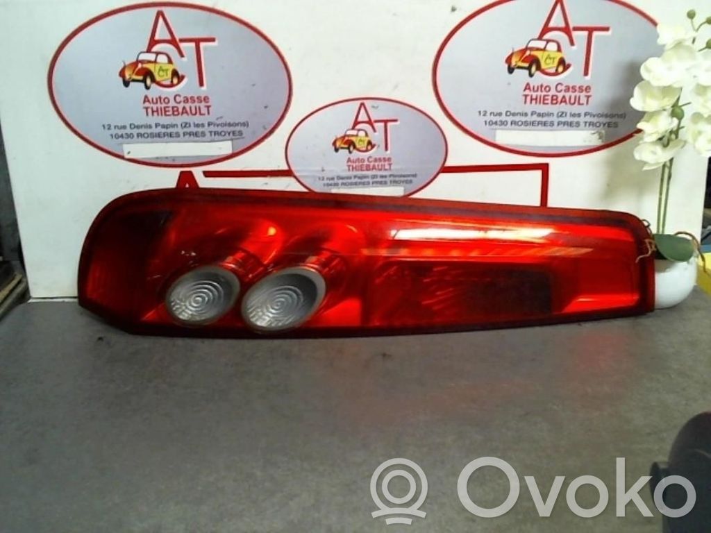 Ford Fiesta Aizmugurējais lukturis virsbūvē 