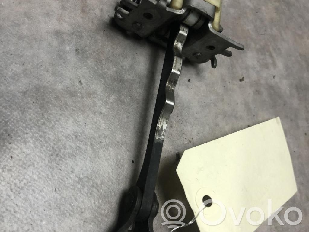 Renault Megane III Traba/gancho de cierre de puerta delantera 