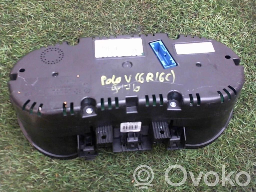 Volkswagen Polo V 6R Tachimetro (quadro strumenti) 