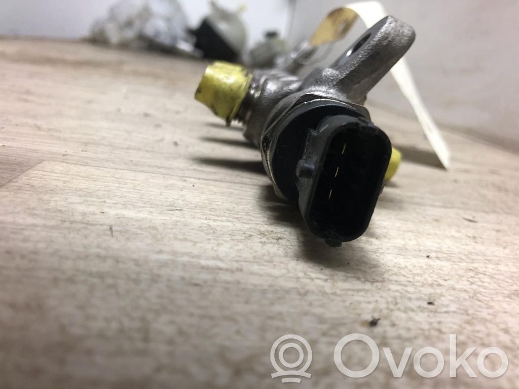 Polttoainepääputki   1573079J80,1573079J80