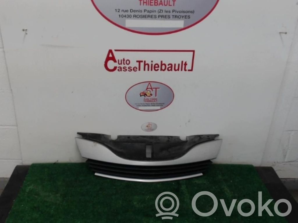 Grille de calandre avant   8200390126,8200390126
