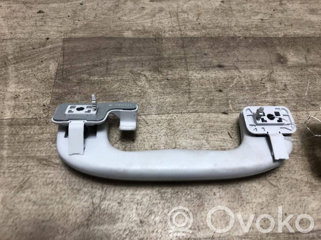 Opel Corsa E A set of handles for the ceiling 