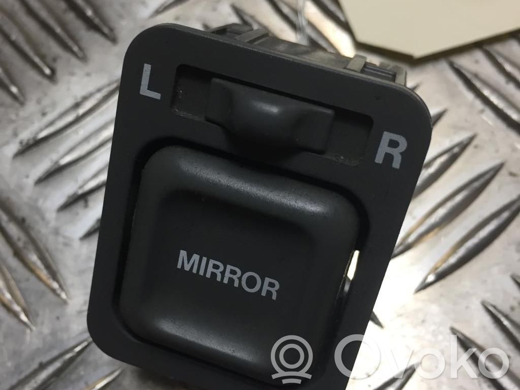 Honda CR-V Wing mirror switch 