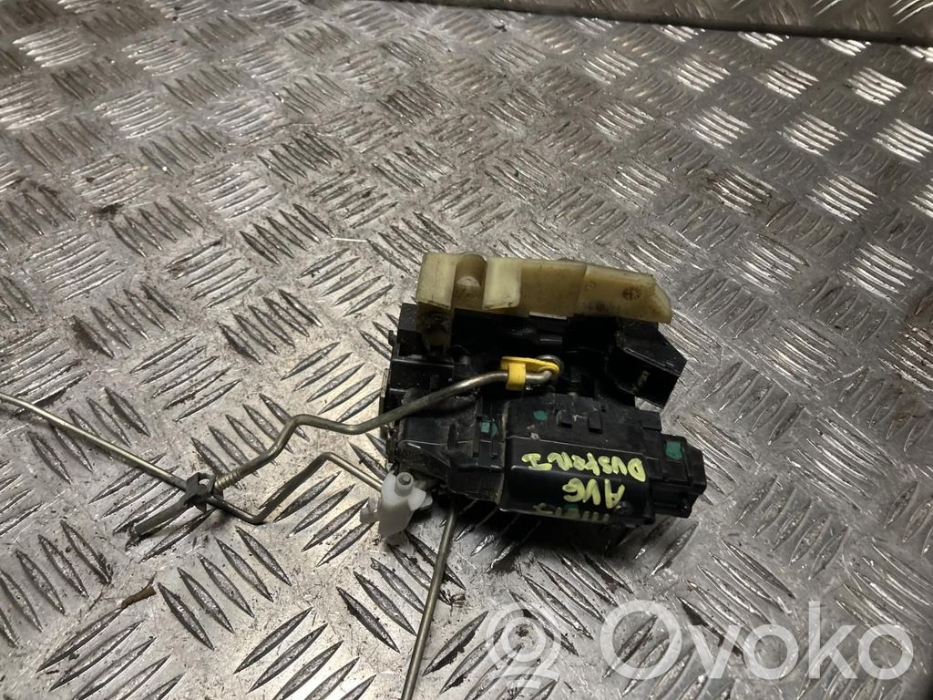 Dacia Duster Priekšpusē slēdzene 