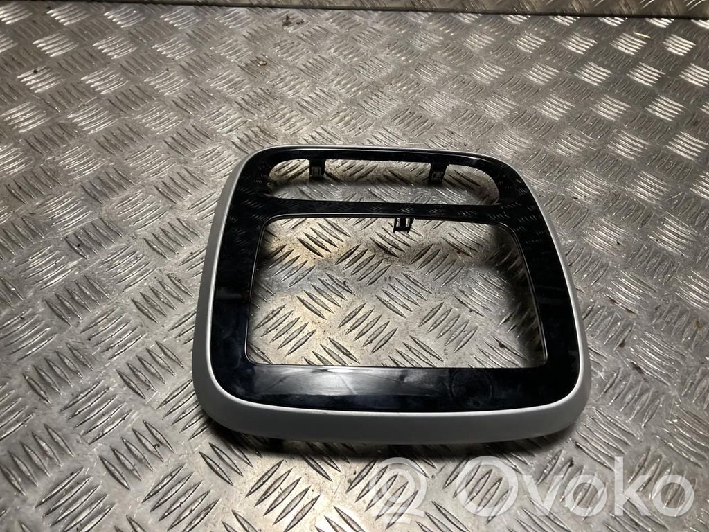 Renault Trafic III (X82) Dashboard center trim panel 