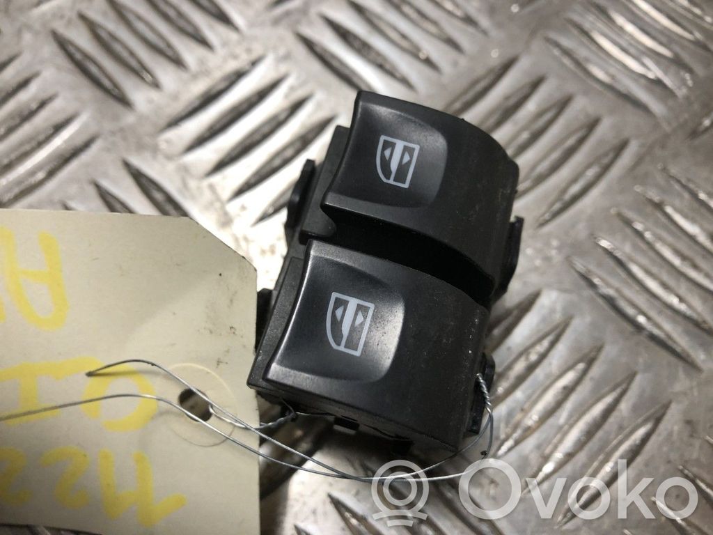 Renault Clio IV Interruttore di controllo dell’alzacristalli elettrico