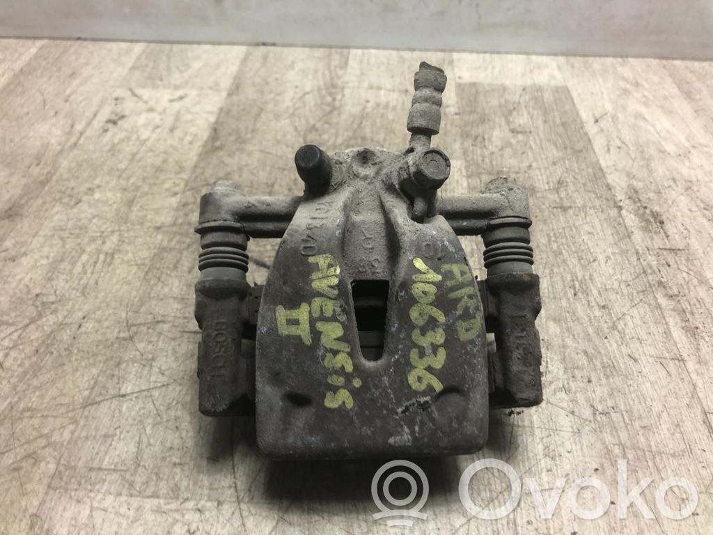 Toyota Avensis T250 Etrier frână spate 