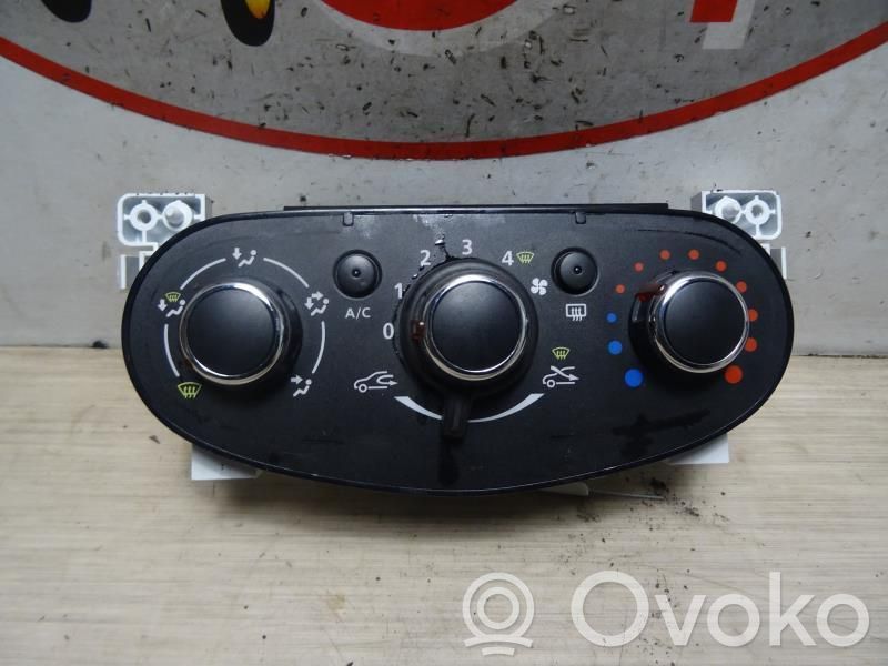 Dacia Duster Climate control unit 