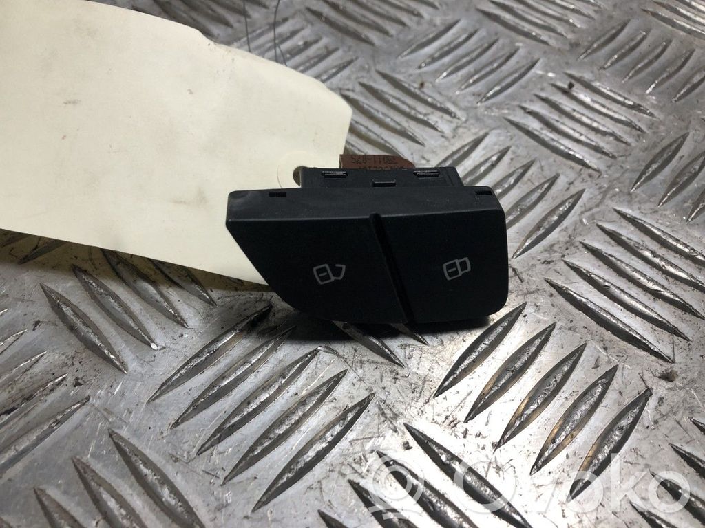 Audi A1 Central locking switch button 