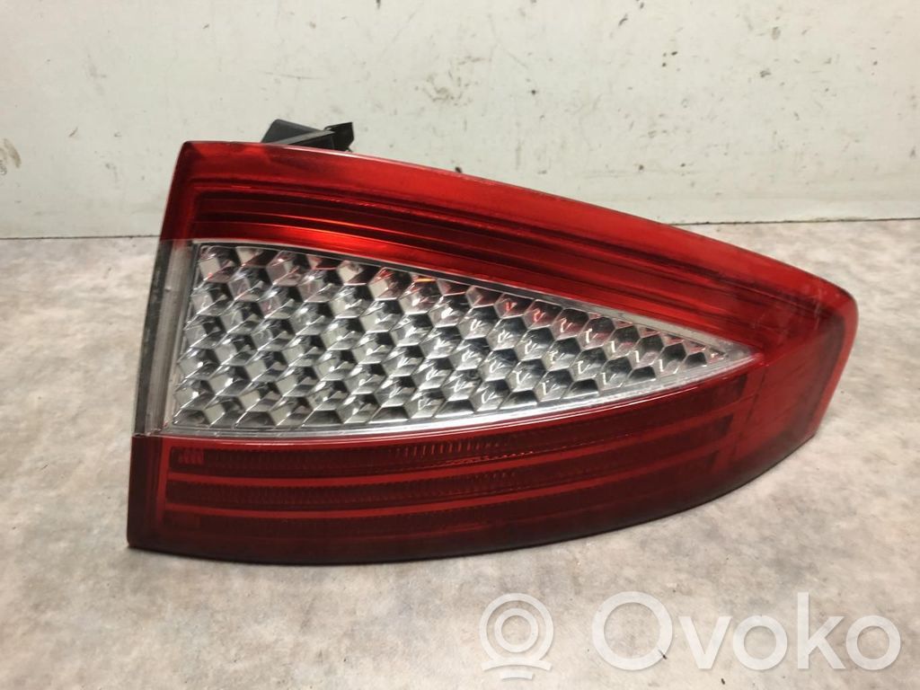 Ford Mondeo MK IV Lampă spate în caroserie 