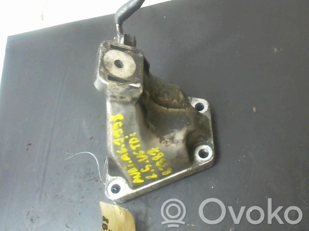 Moottorin kiinnikekorvake   4B0199306C,4B0199306C